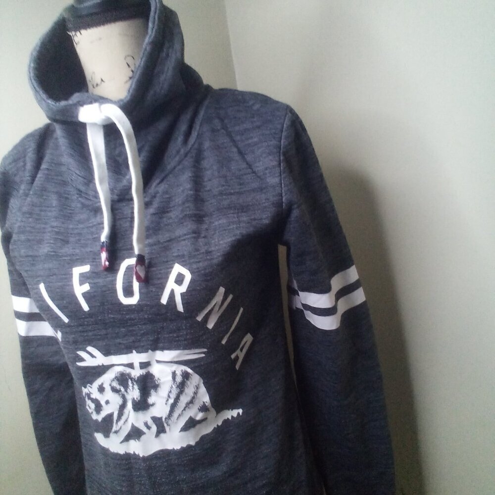 On Fire Shirt M Women Cowl Neck Long Sleeve California Bear Gray White - Picture 6 of 16